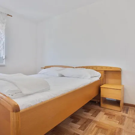 Appartement 2 Bedroom Amazing In Vir